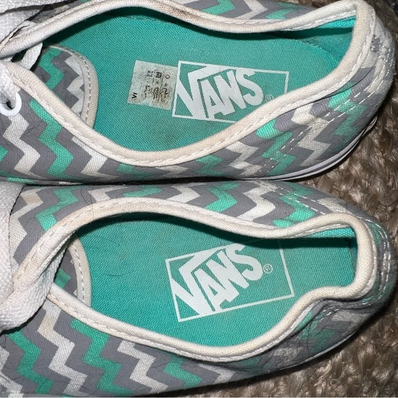 Vans Low Lace up Skateboard Shoes - Picture 2 of 7